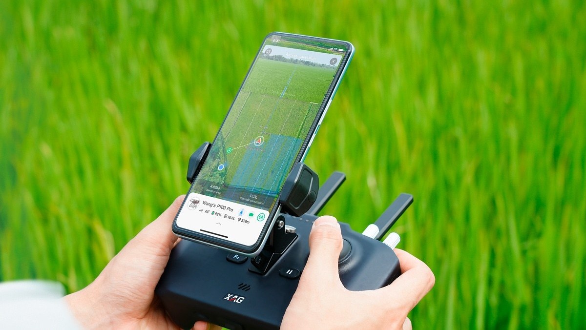 Control remoto ARC3 del drone XAG P100 PRO desde un teléfono móvil